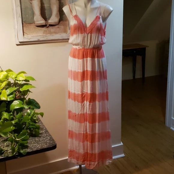 Flying Tomato Dresd - Picture 1 of 11